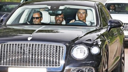 五星体育直播-弗爵现身基地为聚餐不为C罗 谈判者仅门德斯一人？